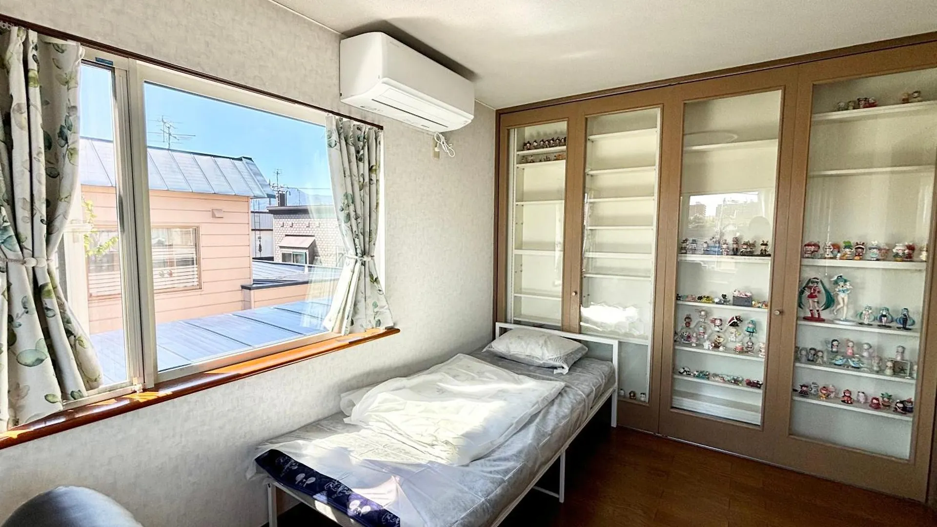 Homestay Sharedhouse Shinrinkei: Free Parking & Aso Station Shuttle Apartment Sapporo Japan